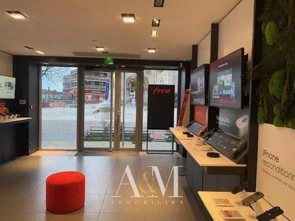 Immeuble  de  centre ville  dans une artère pietonne
