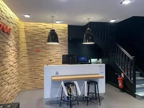 Immeuble  de  centre ville  dans une artère pietonne