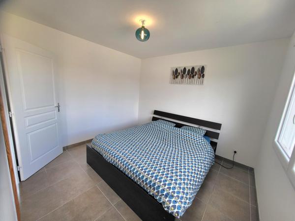 Au cœur de CHAVANOZ - VILLA récente de 120 m² / 1725 m² clos - Garage Serre/jardin
