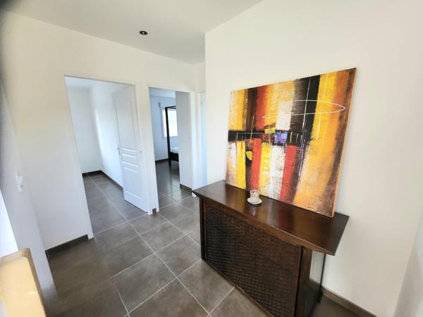 Au cœur de CHAVANOZ - VILLA récente de 120 m² / 1725 m² clos - Garage Serre/jardin