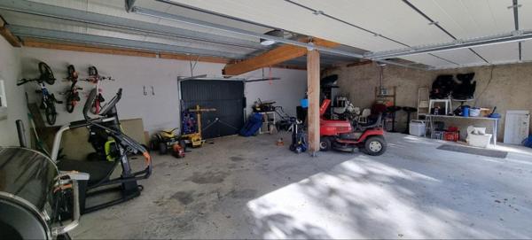 Ancienne ferme rénovée avec piscine et box à chevaux