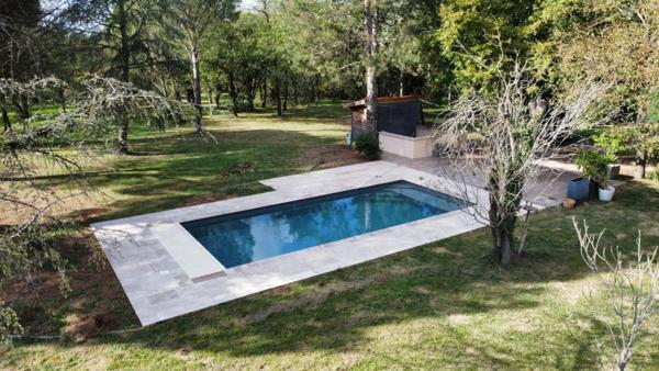 Ancienne ferme rénovée avec piscine et box à chevaux