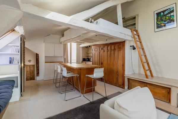 Studio en dernier étage à Saint-Germain-des-Prés
