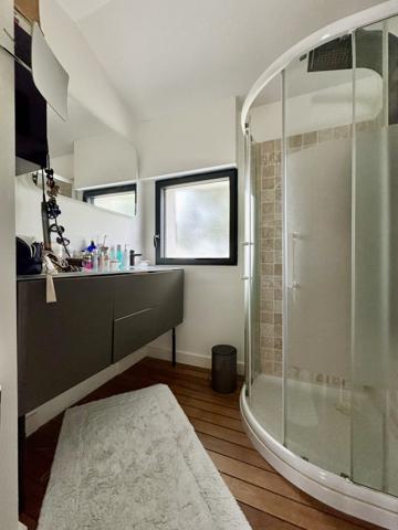 Maison  8 pièce(s)  6 chambre(s)  182 m²