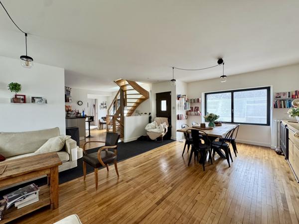 Maison  8 pièce(s)  6 chambre(s)  182 m²