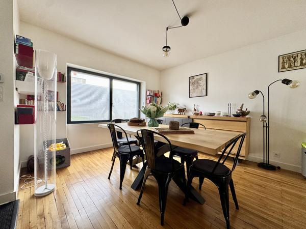 Maison  8 pièce(s)  6 chambre(s)  182 m²