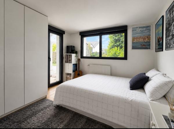 Maison  8 pièce(s)  6 chambre(s)  182 m²