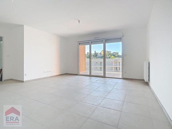 A louer appartement type 3 Marseille 13014 St Marthe terrasse parkings privés