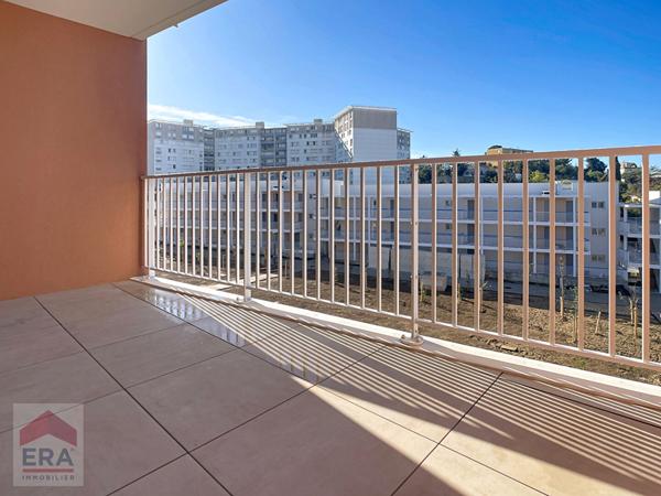 A louer appartement type 3 Marseille 13014 St Marthe terrasse parkings privés