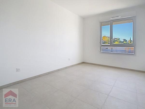 A louer appartement type 3 Marseille 13014 St Marthe terrasse parkings privés