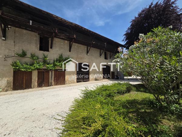 Tullins - Grange à rénover de 165m² au plancher sur parcelle d'environ 900m².