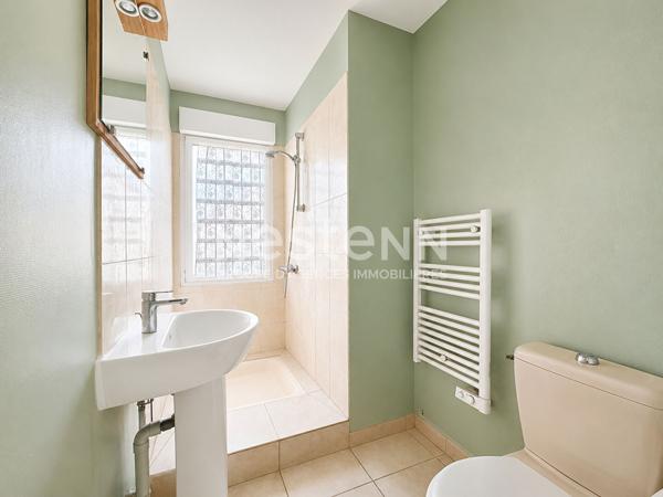 Maison contemporaine familiale 2h de Paris 5pieces piscine intérieure Montapins