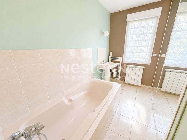 Maison contemporaine familiale 2h de Paris 5pieces piscine intérieure Montapins
