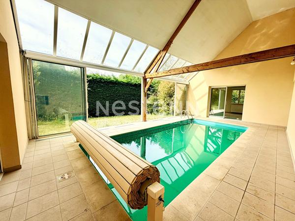 Maison contemporaine familiale 2h de Paris 5pieces piscine intérieure Montapins