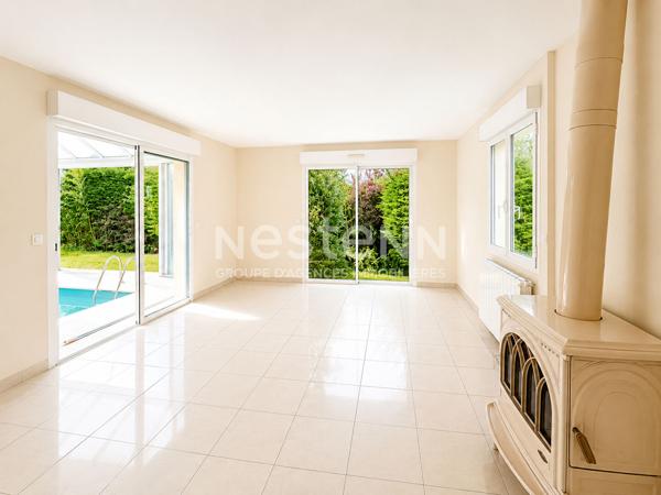 Maison contemporaine familiale 2h de Paris 5pieces piscine intérieure Montapins
