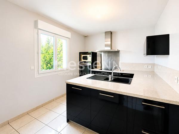 Maison contemporaine familiale 2h de Paris 5pieces piscine intérieure Montapins