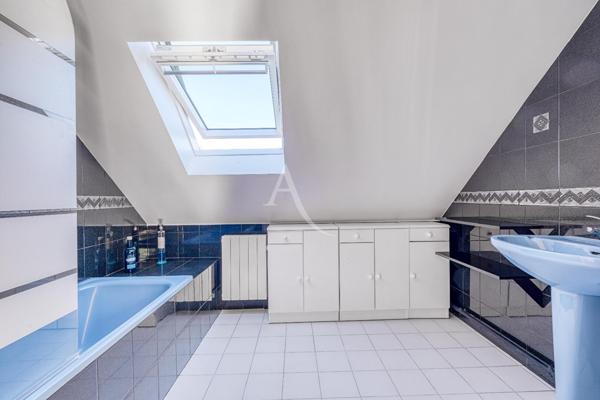 Maison individuelle avec sous-sol total, jardin intimiste de 2 412 m2 et suite parentale au RDC
