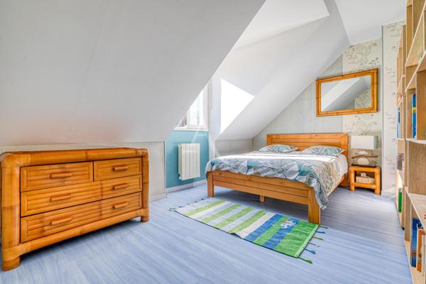 Maison individuelle avec sous-sol total, jardin intimiste de 2 412 m2 et suite parentale au RDC