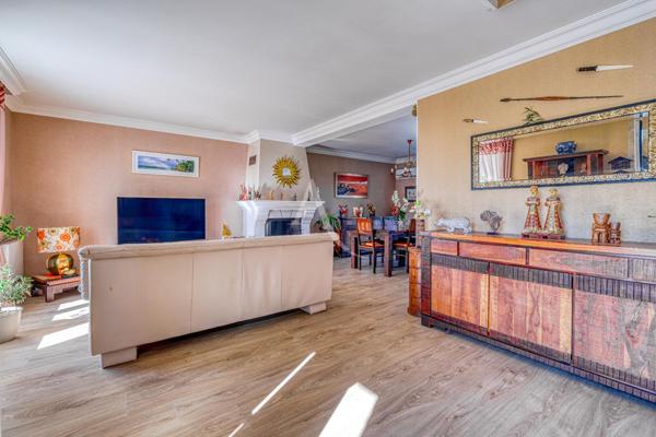 Maison individuelle avec sous-sol total, jardin intimiste de 2 412 m2 et suite parentale au RDC