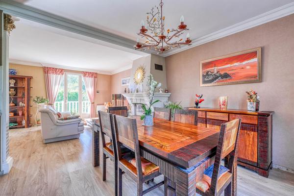 Maison individuelle avec sous-sol total, jardin intimiste de 2 412 m2 et suite parentale au RDC