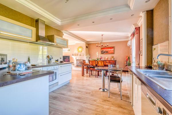 Maison individuelle avec sous-sol total, jardin intimiste de 2 412 m2 et suite parentale au RDC