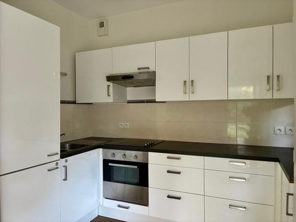 T4 84 M² AVEC TERRASSE PARKING COUVERT+ PARKING CLOS ET CAVE CROIX