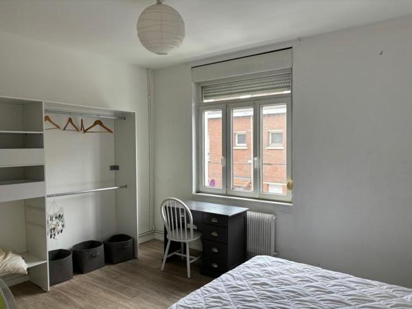 Chambre meublée