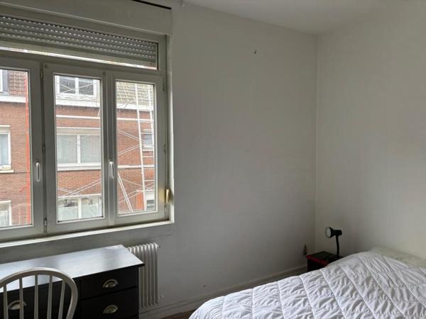 Chambre meublée