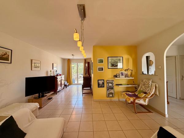Maison plain-pied à vendre 7 pièces RIEUX MINERVOIS (11) 178m2 habitables dont gite de 50m2 sur terrain 725m2 avec piscine