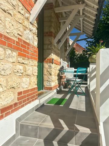 Vente                                                      Maison
                        
                     8 pièces                      220 m2                     à Fontainebleau