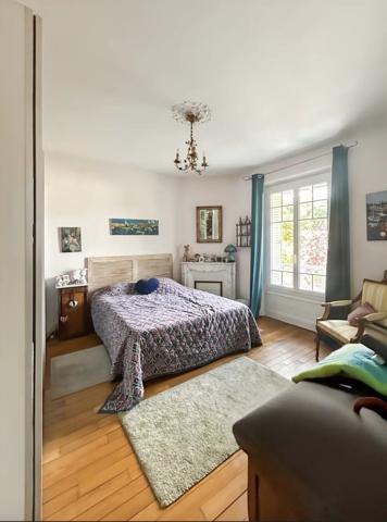 Vente                                                      Maison
                        
                     8 pièces                      220 m2                     à Fontainebleau