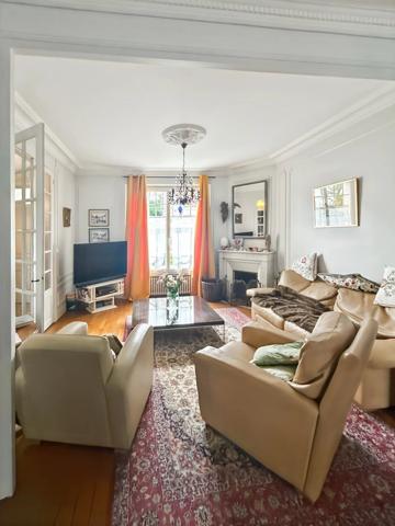 Vente                                                      Maison
                        
                     8 pièces                      220 m2                     à Fontainebleau