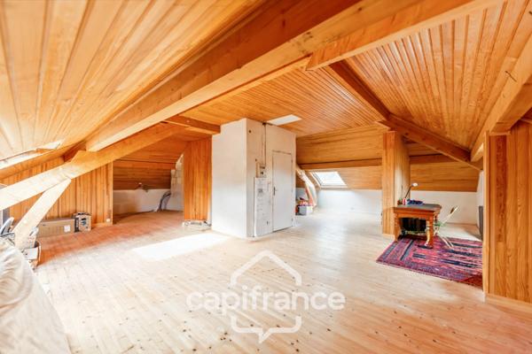 Maison à vendre 211 m² avec terrain plat et arboré à Tresserve