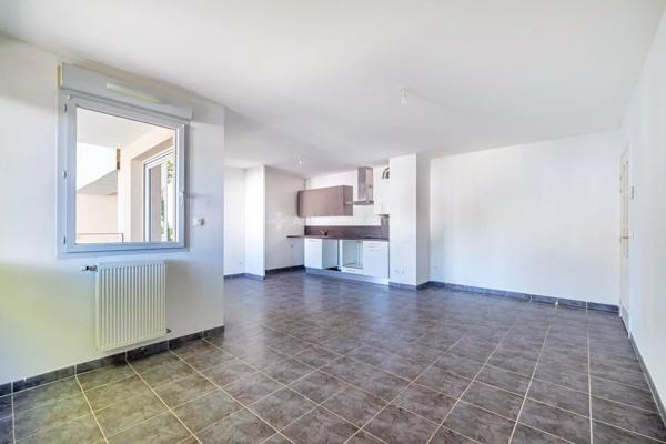 Vente                                                      Appartement
                        
                     3 pièces                      65 m2                     à Villeurbanne