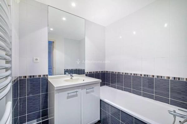 Vente                                                      Appartement
                        
                     3 pièces                      65 m2                     à Villeurbanne