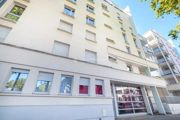Vente                                                      Appartement
                        
                     3 pièces                      65 m2                     à Villeurbanne