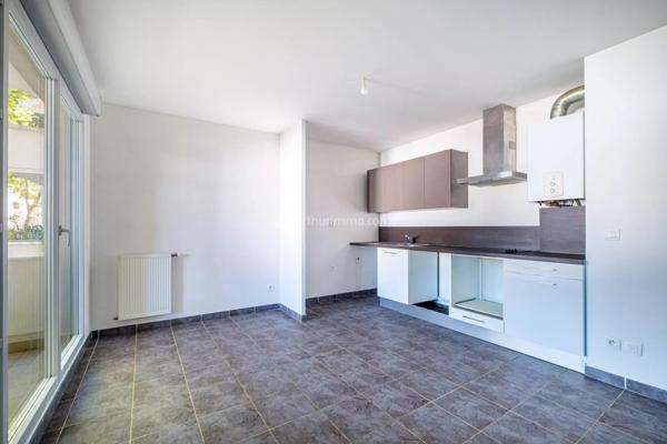 Vente                                                      Appartement
                        
                     3 pièces                      65 m2                     à Villeurbanne