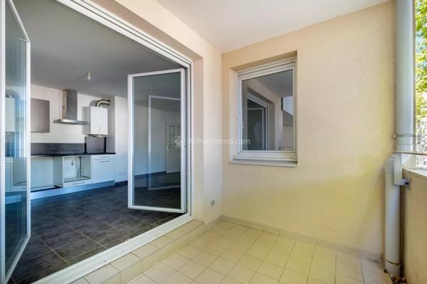 Vente                                                      Appartement
                        
                     3 pièces                      65 m2                     à Villeurbanne