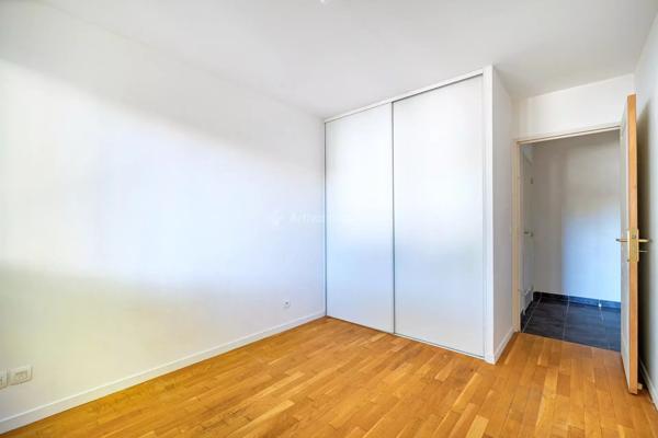 Vente                                                      Appartement
                        
                     3 pièces                      65 m2                     à Villeurbanne