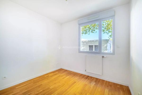 Vente                                                      Appartement
                        
                     3 pièces                      65 m2                     à Villeurbanne