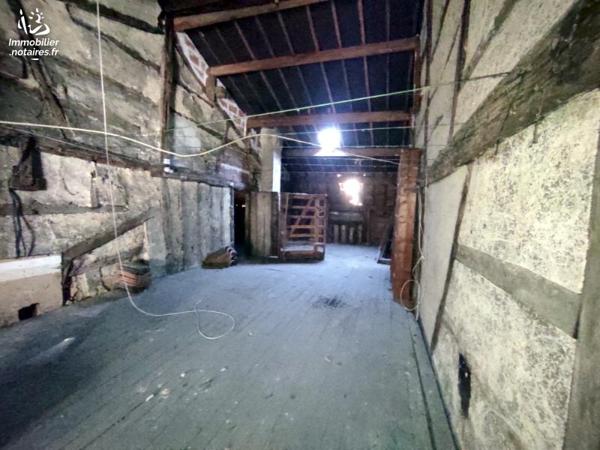 SAINTE MENEHOULD - HYPER CENTRE
Appartement de 167 m² à réhabiliter avec grenier au-dessus