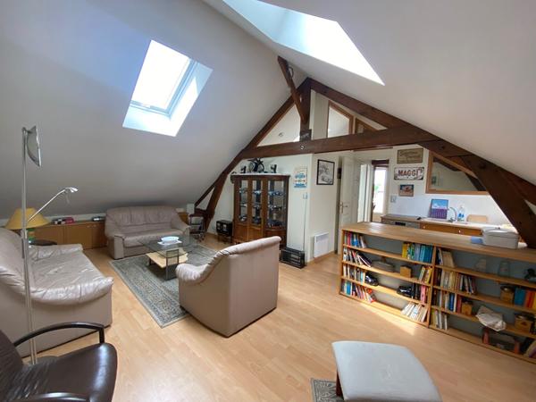 Local Commercial
         5 pièces
        - 224 m²