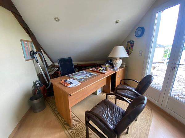 Local Commercial
         5 pièces
        - 224 m²