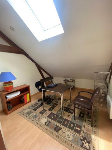 Local Commercial
         5 pièces
        - 224 m²