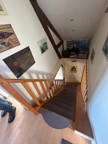 Local Commercial
         5 pièces
        - 224 m²