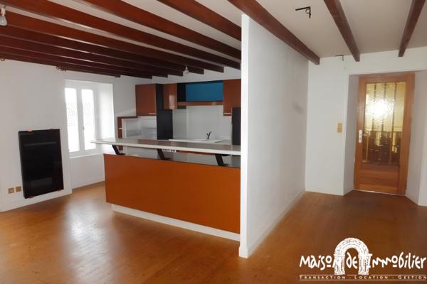 Location Appartement - 2 pièces - 56m² - SEGONZAC Centre-ville