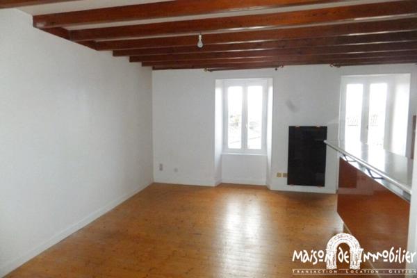 Location Appartement - 2 pièces - 56m² - SEGONZAC Centre-ville