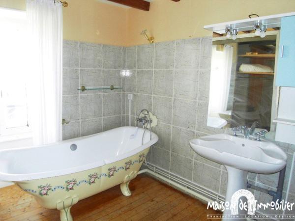 Location Appartement - 2 pièces - 56m² - SEGONZAC Centre-ville