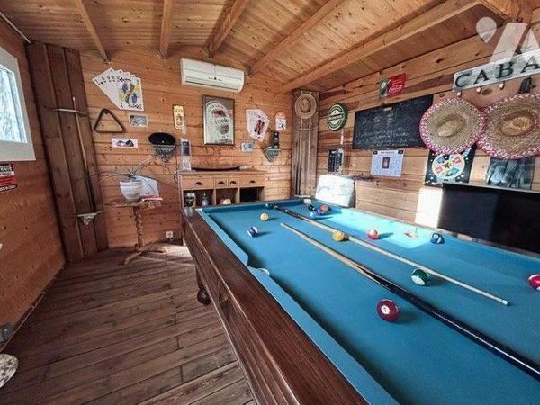 Superbe villa d'env 153 m² offrant de beaux volumes, elle se situe dans un quartier calme et ré...