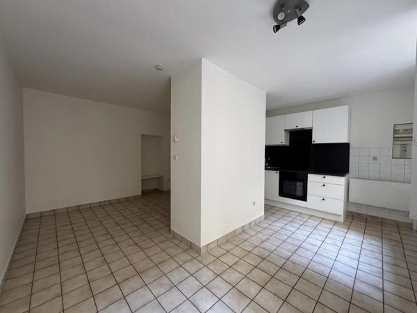 Location Studio 1 pièces 27 m2 à Saint-Étienne